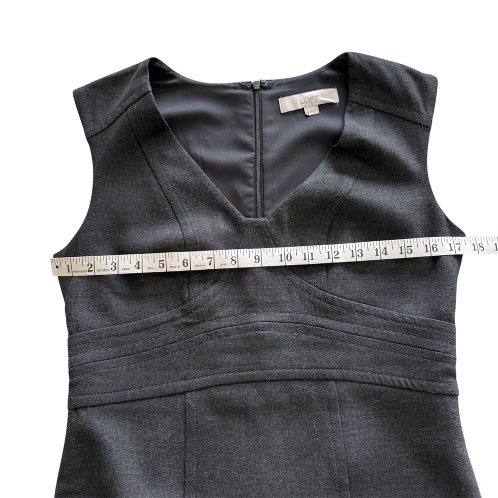 Ann Taylor LOFT Sheath Dress Charcoal Gray V-Neck Sleeveless Size 4 - Picture 5 of 7
